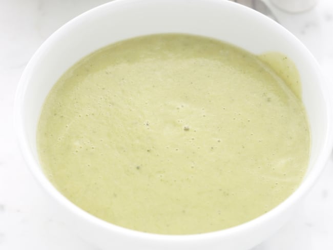 Délicieux velouté de courgettes avec de la vache qui rit