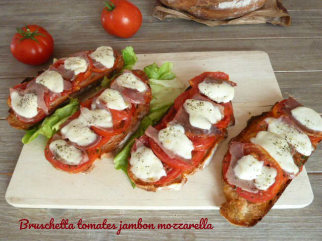 Bruschetta de pain de campagne tomates jambon mozzarella