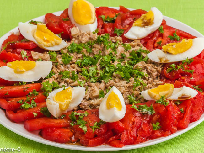 Salade de tomates au thon et aux oeufs durs