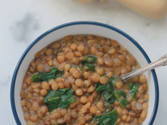 Soupe de lentilles aux épinards et citron