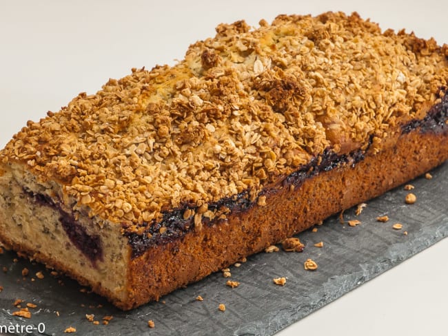 Gâteau du matin au coulis de mûres, aux graines de chia et au muesli