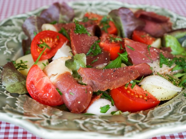 Magret de canard séché au sel et fumé