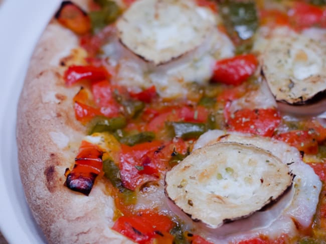 Pizza à la piperade et au chèvre