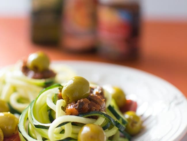 Spaghettis de courgettes aux olives