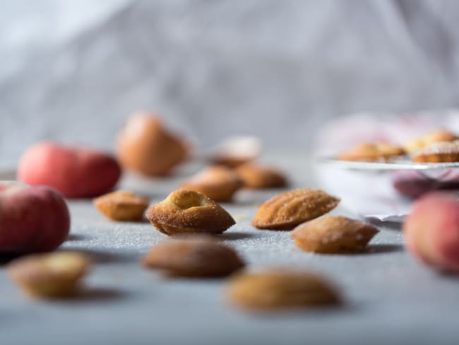 Mini madeleines aux pêches plates