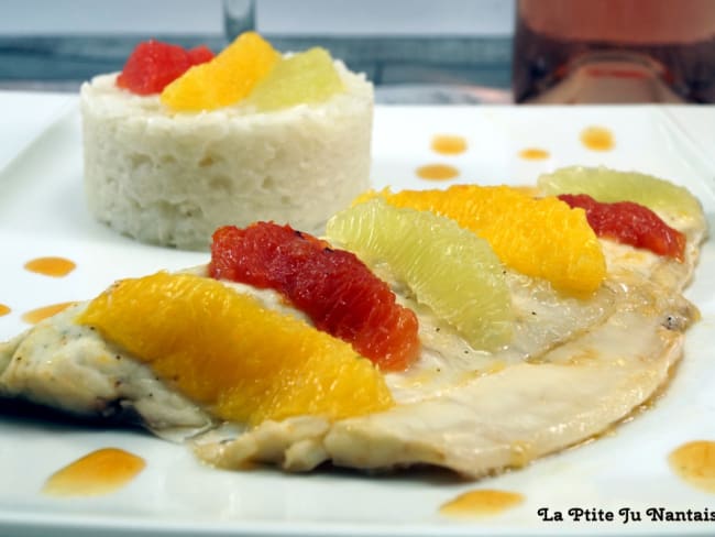 Filets de bar aux suprêmes d’agrumes, caramel d’agrumes et son riz coco