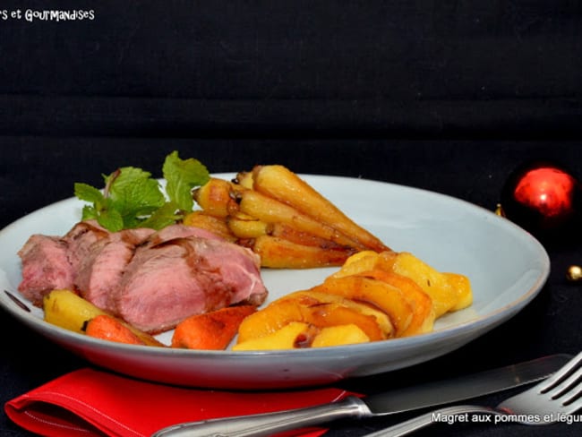 Magret de canard aux pommes et petits légumes glacés.