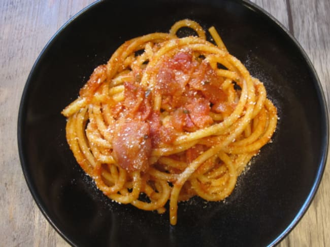 Bucatini all’amatriciana comme à Rome