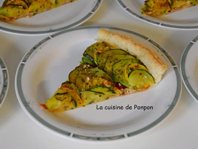 Tarte aux courgettes sur un lit d'effilochés