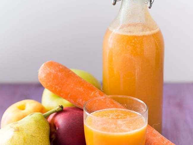 Jus orange : nectarine, carotte, poire, pomme à l'extracteur