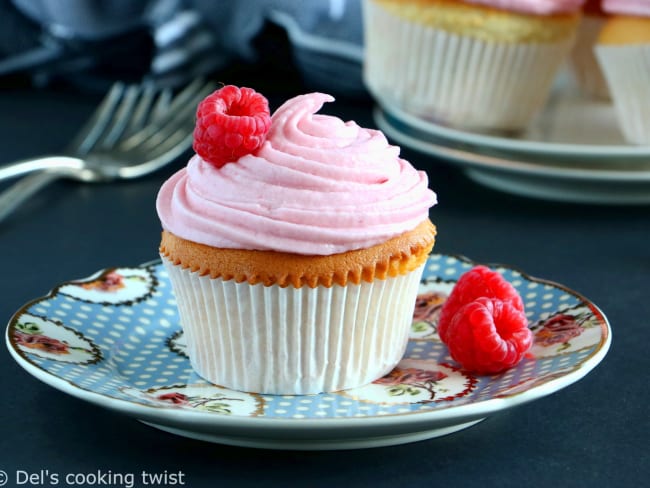 Cupcakes girly au confit de rose et à la framboise