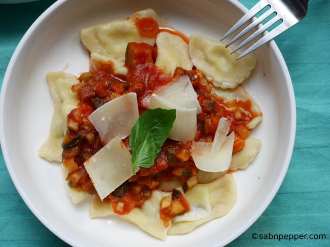 Raviolis au chèvre frais et légumes du soleil