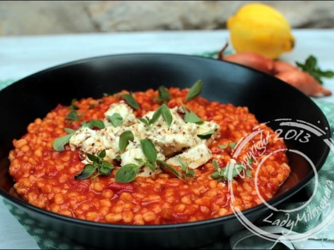 Risotto d’orge perlé à la feta marinée de Yotam Ottolenghi