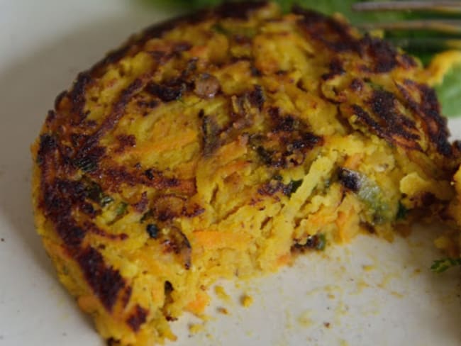 Galette de lentilles corail au curry et à la pomme