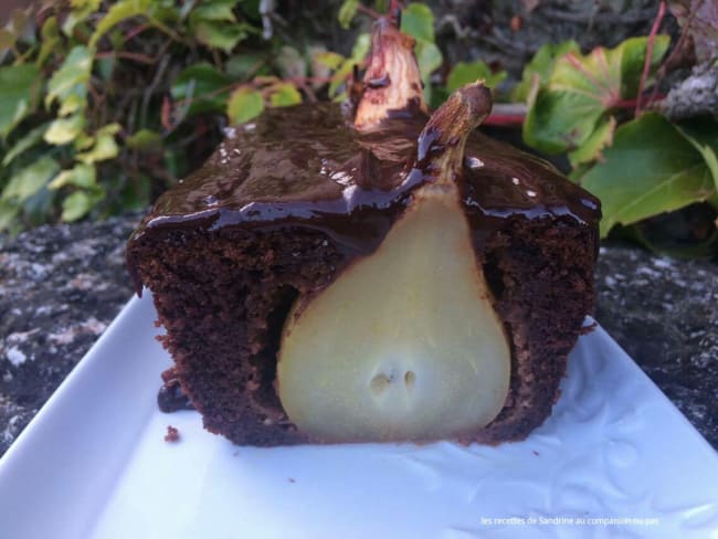 Cake moelleux au chocolat amandes et poires entières