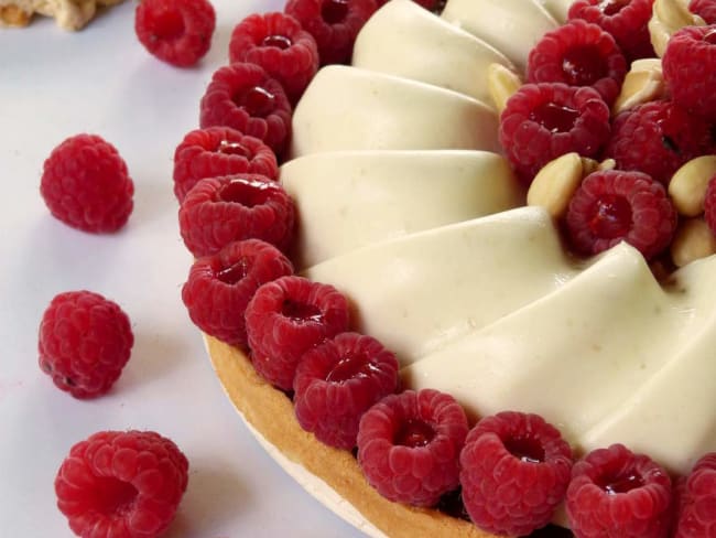 Tarte framboises et mousse de nougat