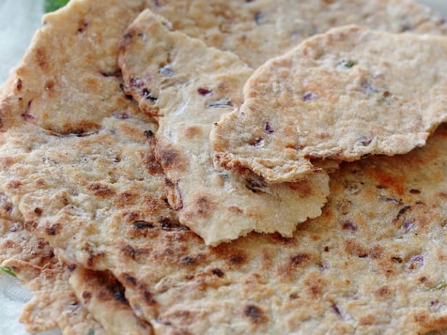 Galettes de semoule pain plat oignons et épices