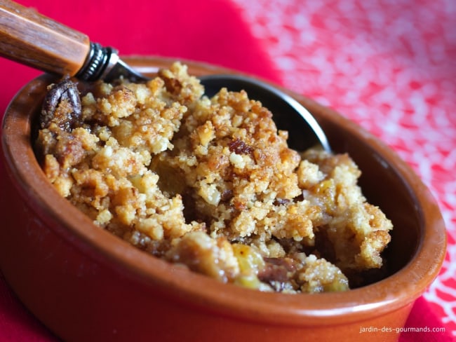 Crumble poires-noix-chocolat