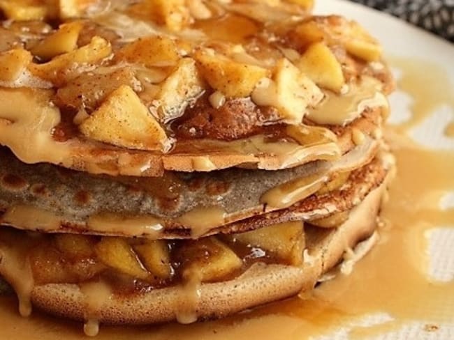 Gâteau de crêpes au sarrasin aux pommes et poires sans gluten 