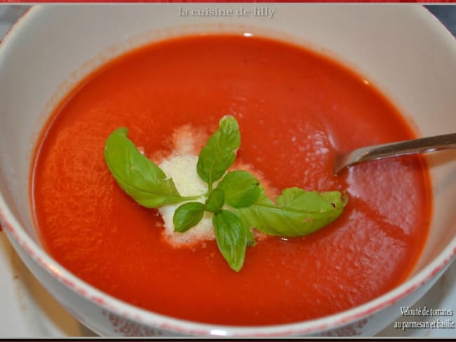 Velouté de tomates, parmesan et basilic