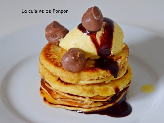 Pancakes en étages et chocolat