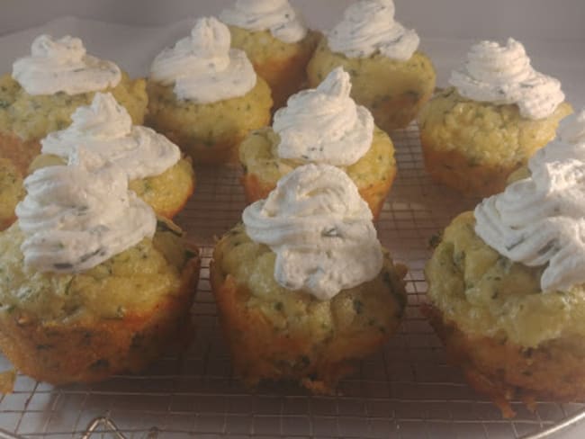 Muffins persillés au gruyère et topping au chèvre