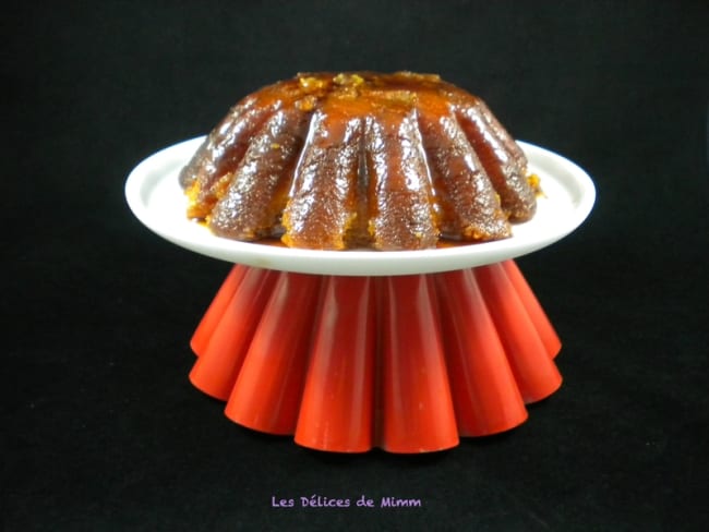 Gâteau de semoule au caramel et aux raisins secs