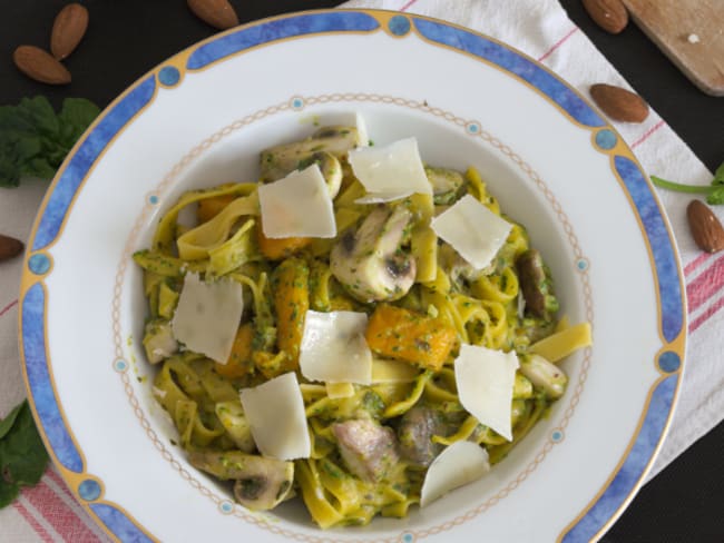 Les tagliatelles au potiron, champignons et pesto d'épinards