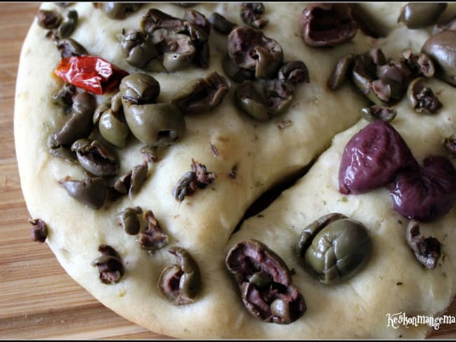 Fougasse aux olives et à l'origan pour l'apéritif