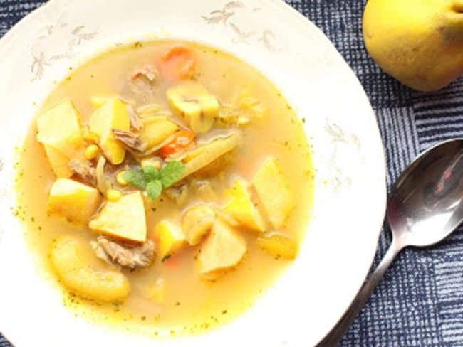 Soupe azérie aux coings, agneau et châtaignes (Azerbaïdjan)