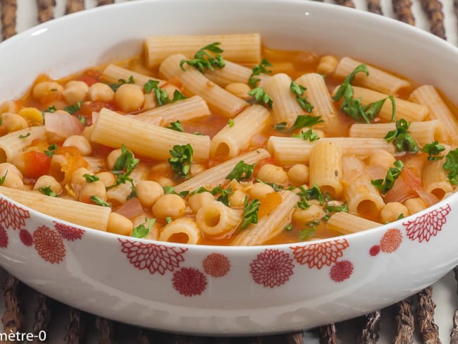 Soupe de pois chiches aux pâtes