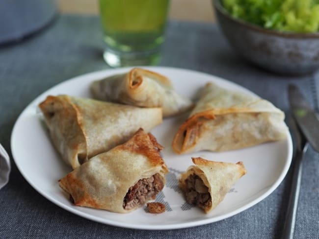 Bricks de bœuf haché au cumin et aux raisins secs