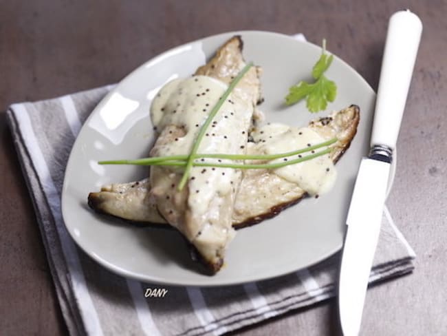 Filets de maquereaux au vin blanc et à la crème de moutarde