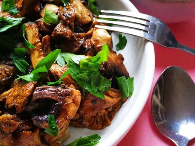 Girolles et champignons de Paris sautés à la cannelle