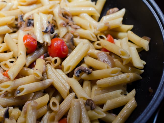 Pâtes forestières aux champignons de Paris et tomates cerise