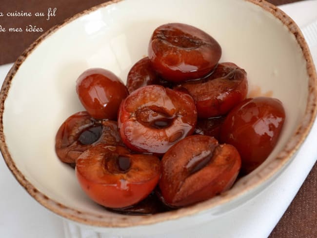 Prunes rouges confites au vinaigre balsamique