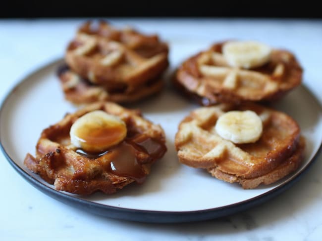 Mini croque-gaufres à la banane et au caramel