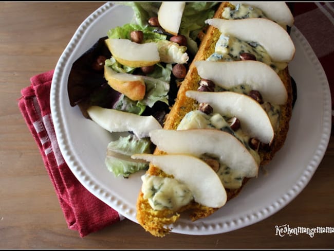 Tartines de pain brioché au potimarron, fourme d'ambert, poires et noisettes