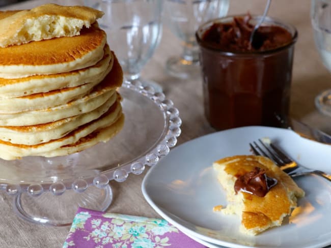 Pancake fromage frais ou pâte et pâte à tartiner chocolat