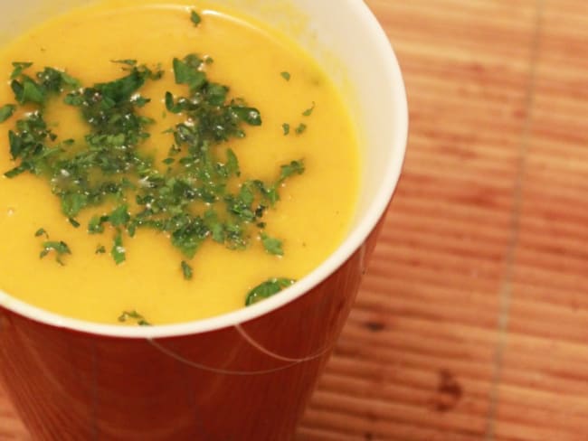 Velouté ou crème de carottes à l'orange, oignon et curry