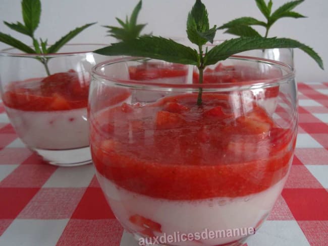 Panna cotta au lait d'amande et fraises