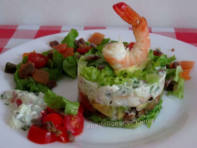 Avocat aux crevettes et truite fumée