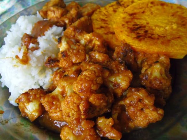 Assiette vegan de butternut, chou-fleur et tempeh à la sauce maison teriyaki aux dattes