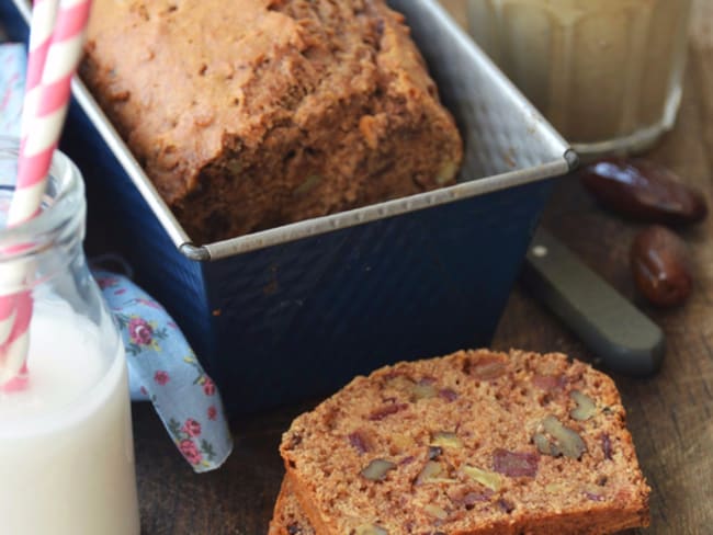 Cake aux dattes, noix et cannelle