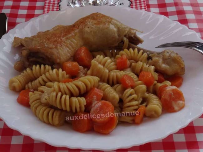 Cuisses de poulet, carottes et pâtes à la bière brune au Cookéo ou pas