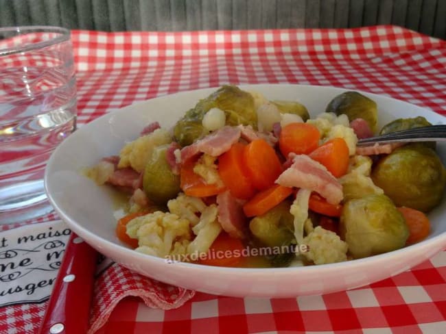 Duo de choux et carottes au lard fumé et oignons vinaigrette