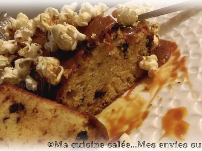 Cake au pop corn, pépites de chocolat et caramel beurre salé