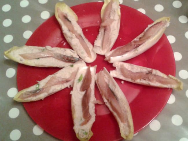 Canapé d’endives et hareng, crème de chou-fleur aux noix