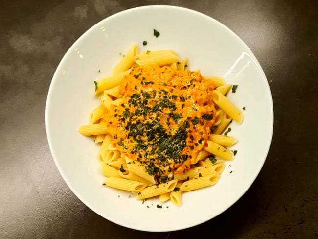 Penne au thon crémeux et basilic