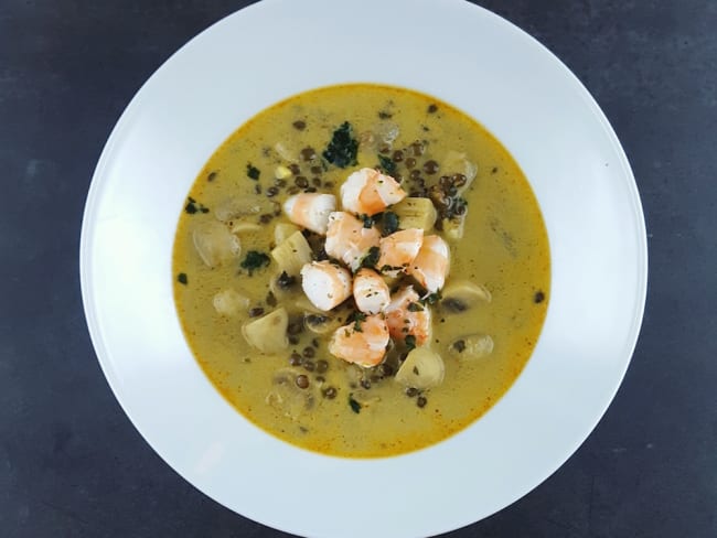 Soupe de crevettes, champignons et lentilles au curry